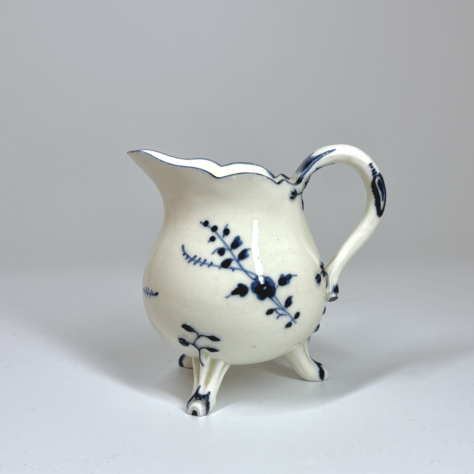 Pot à lait en porcelaine de Chantilly - XVIIIe siècle