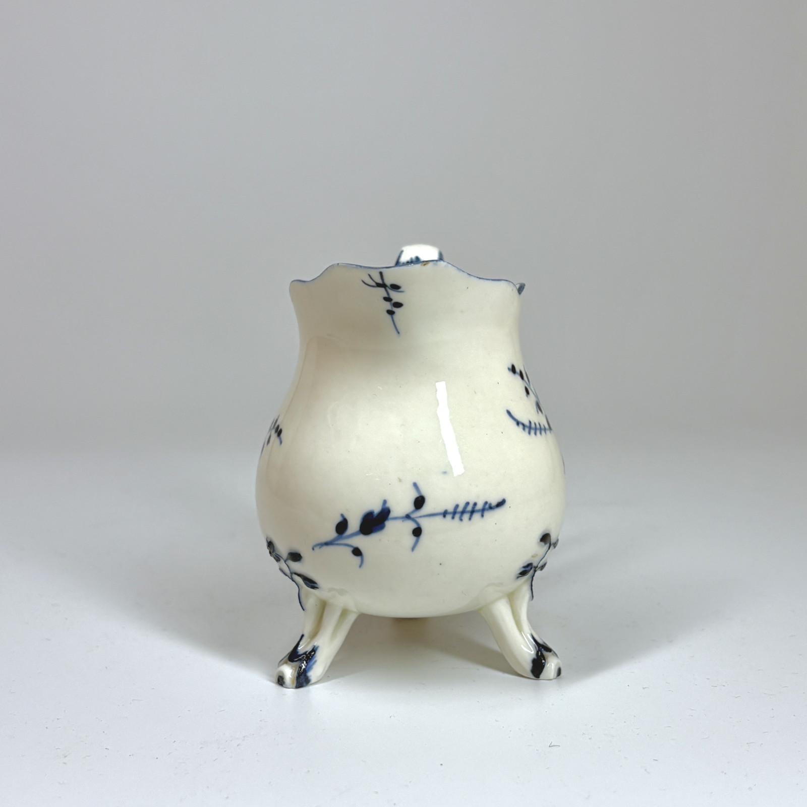 Pot à lait en porcelaine de Chantilly - XVIIIe siècle