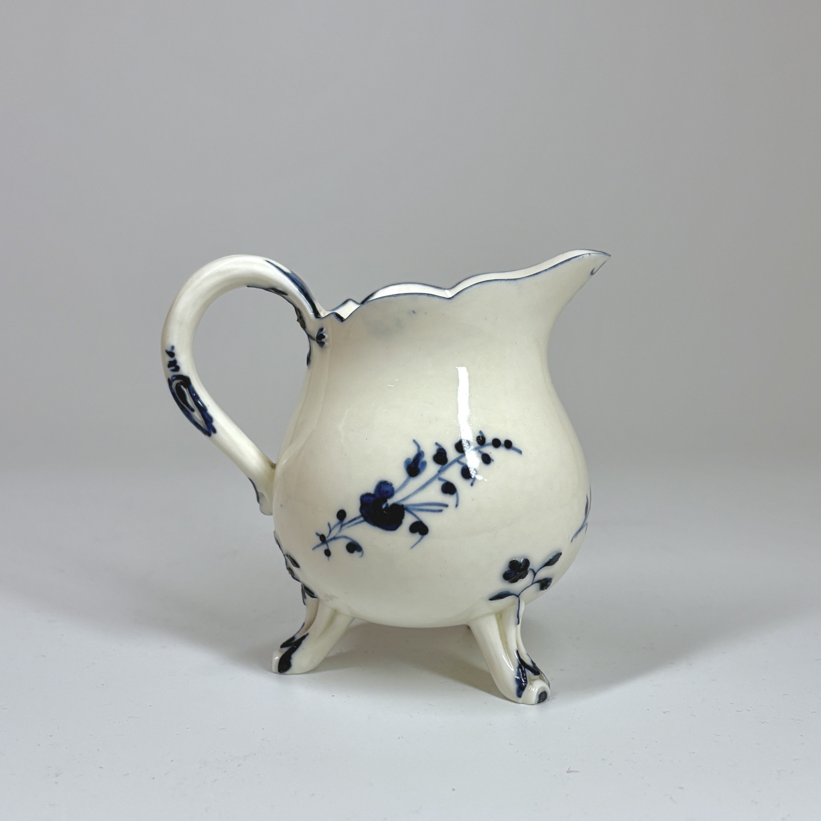 Chantilly porcelain milk jug - Eighteeenth century