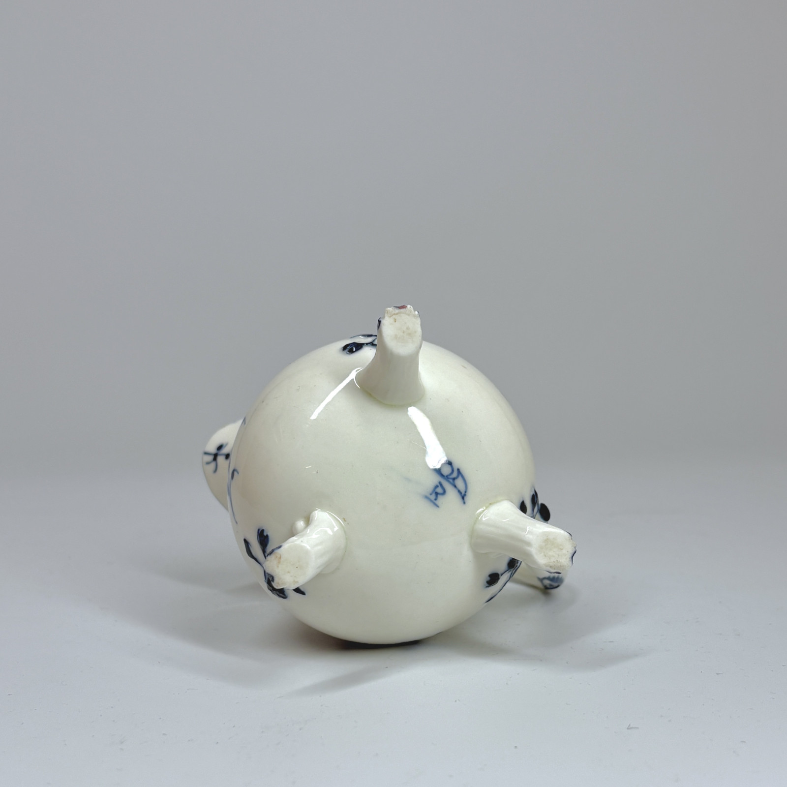 Chantilly porcelain milk jug - Eighteeenth century