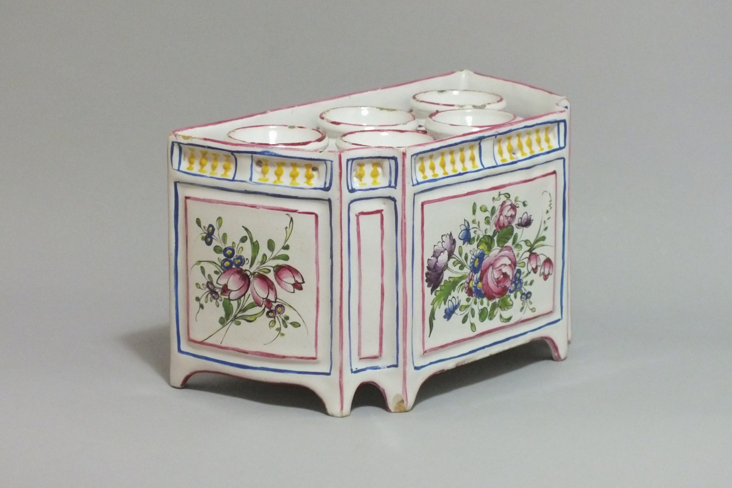 Sinceny - Rare bouquetière earthenware small fire - Eighteenth Century