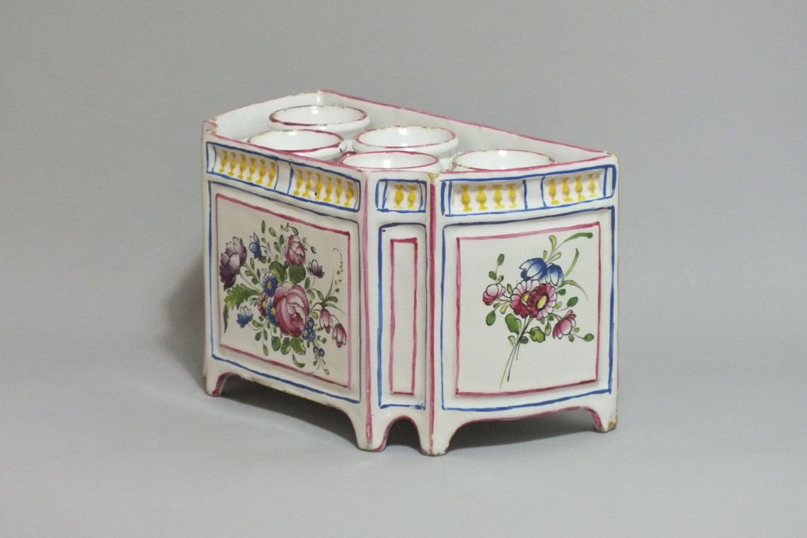 Sinceny - Rare bouquetière earthenware small fire - Eighteenth Century