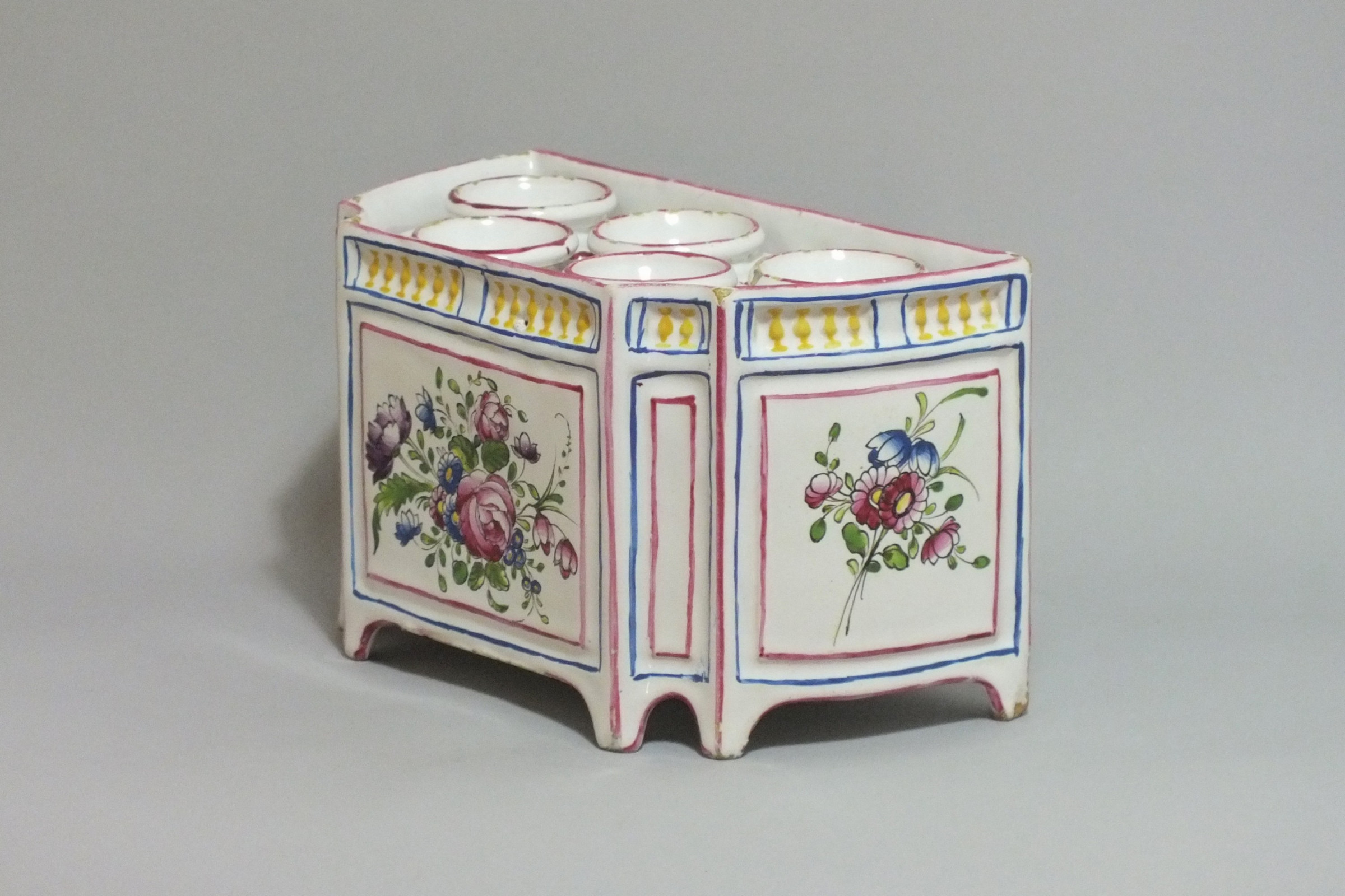 Sinceny - Rare bouquetière earthenware small fire - Eighteenth Century