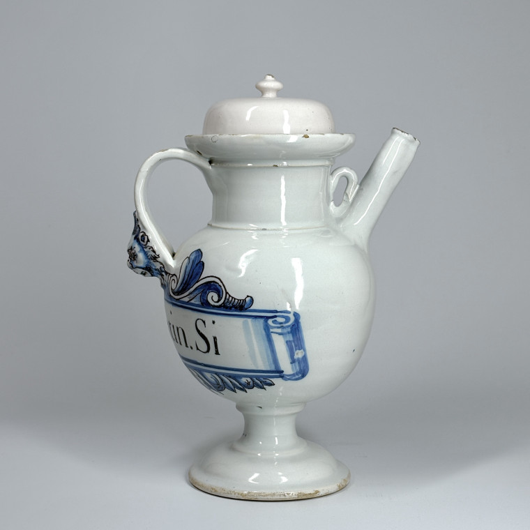 Moustiers earthenware pharmacy jars - Early eighteenth century - SOLD