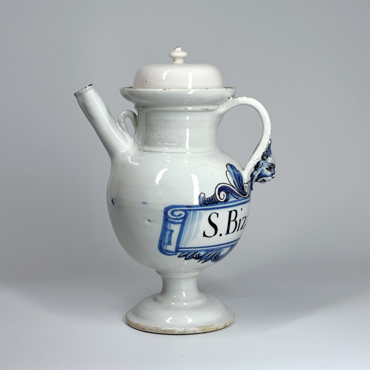 Moustiers earthenware pharmacy jars - Early eighteenth century - SOLD