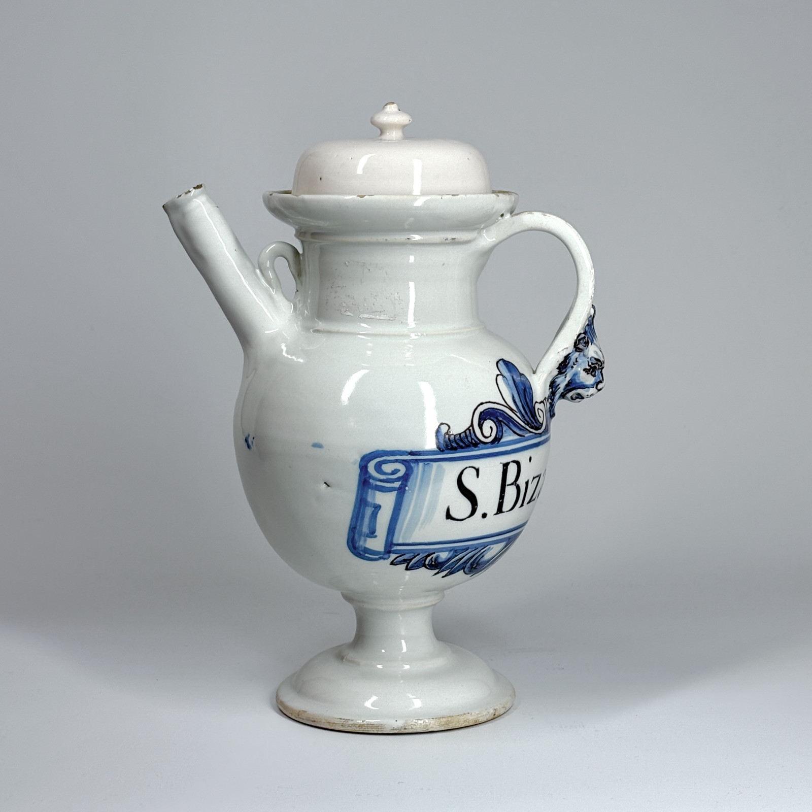 Moustiers earthenware pharmacy jars - Early eighteenth century - SOLD