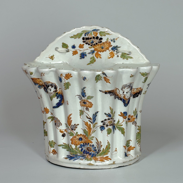 Large Lyon earthenwareFlower pick - Eighteenth century.