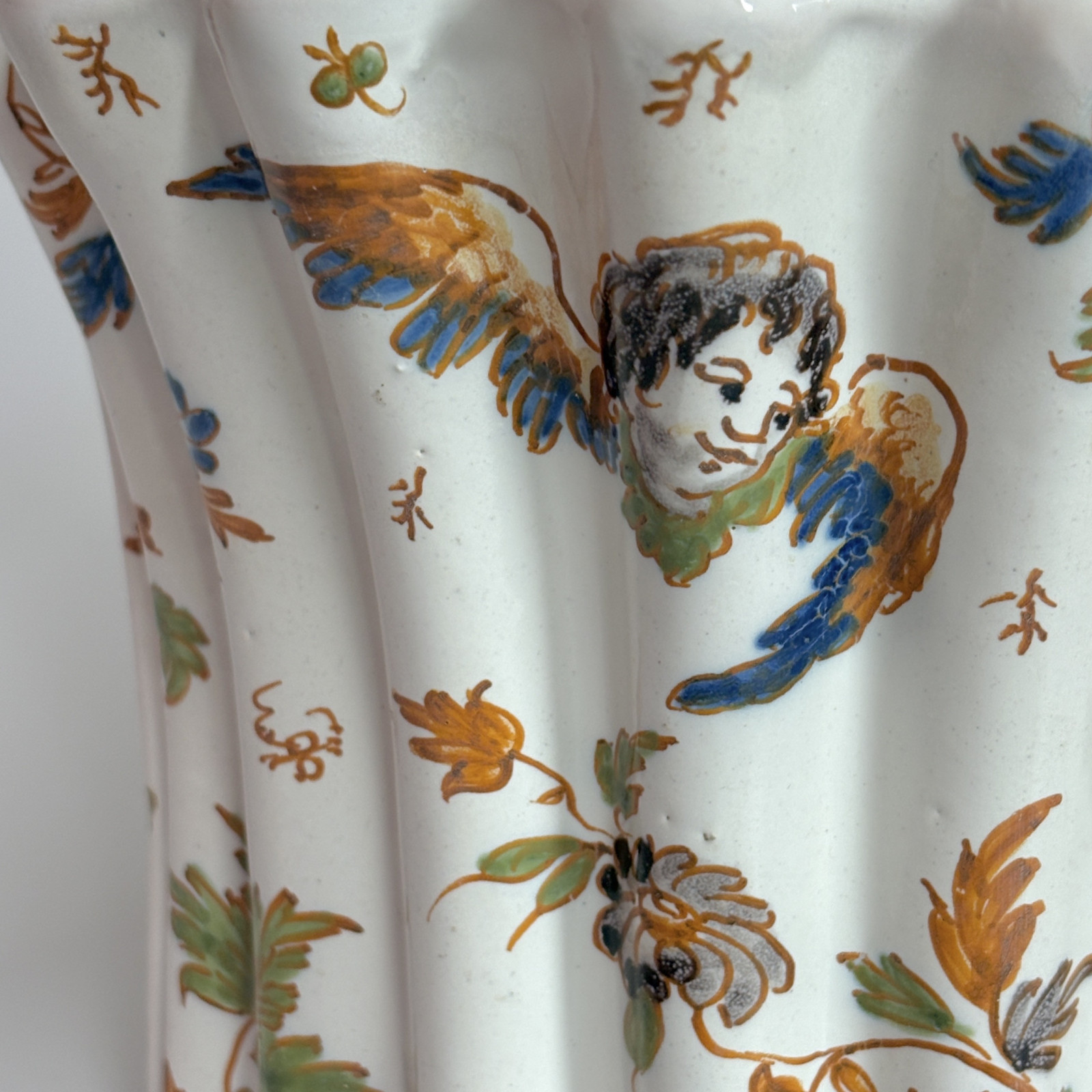 Large Lyon earthenwareFlower pick - Eighteenth century.