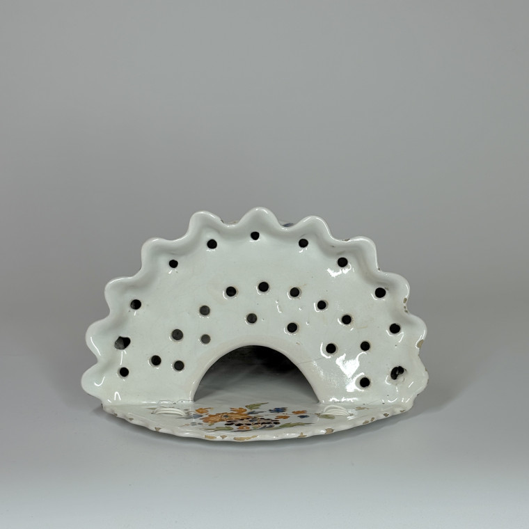 Large Lyon earthenwareFlower pick - Eighteenth century.