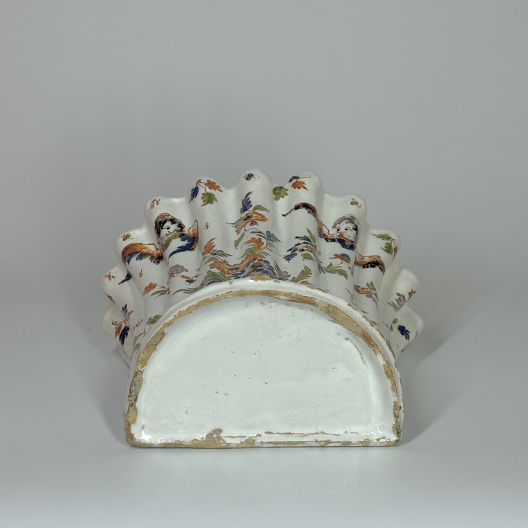 Large Lyon earthenwareFlower pick - Eighteenth century.