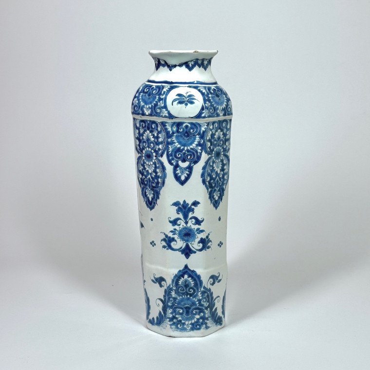 Vase rouleau en faïence de Lille ou Rouen - XVIIIe siècle - VENDU