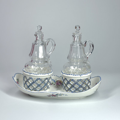 Porte huilier en porcelaine de Mennecy - XVIIIe siècle