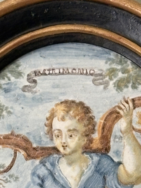 Castelli - Paire de plaques ovales figurant les allégories du mariage et de la servitude - XVIIIe siècle