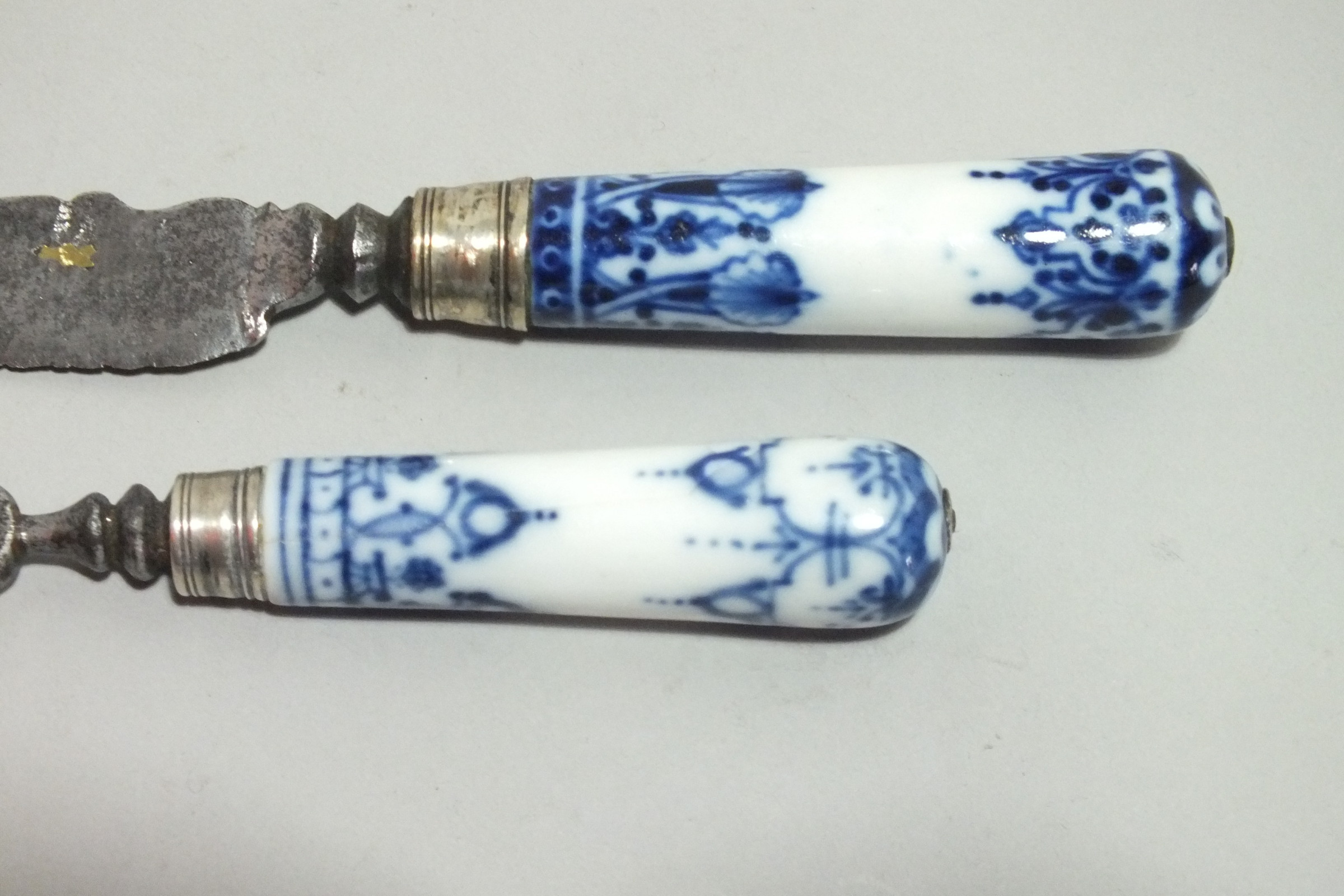 Knife and fork in soft porcelain of St. Cloud - eighteenth century