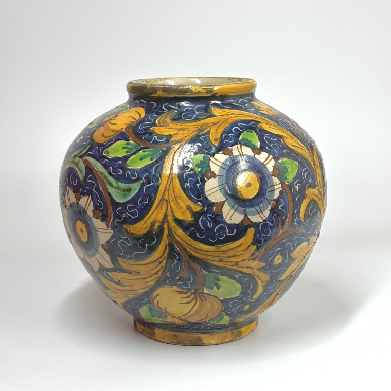 Ball-shaped majolica vase from Caltagirone in the Venetian style - 17th century - Reserved