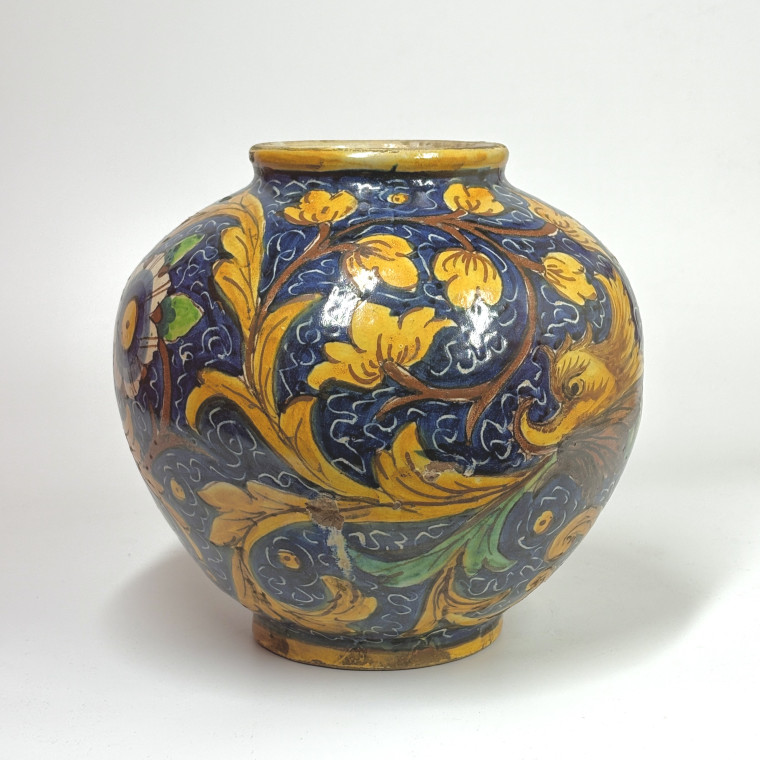 Ball-shaped majolica vase from Caltagirone in the Venetian style - 17th century - Reserved