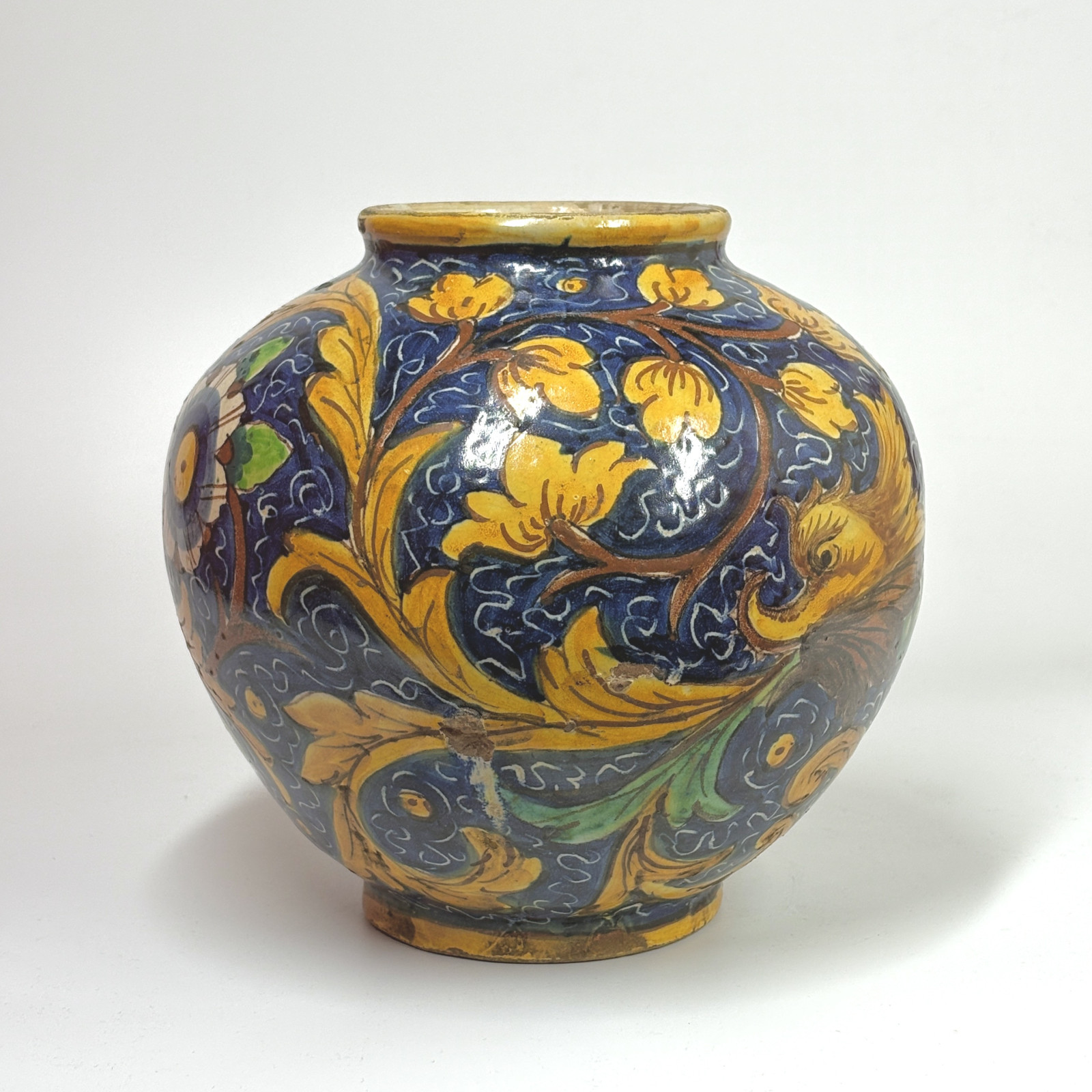 Ball-shaped majolica vase from Caltagirone in the Venetian style - 17th century - Reserved