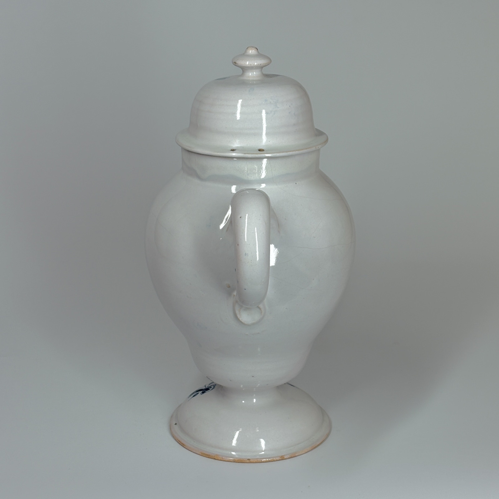 Chevrette couverte en faïence de Bordeaux - Fabrique Hustin - XVIIIe siècle - VENDU