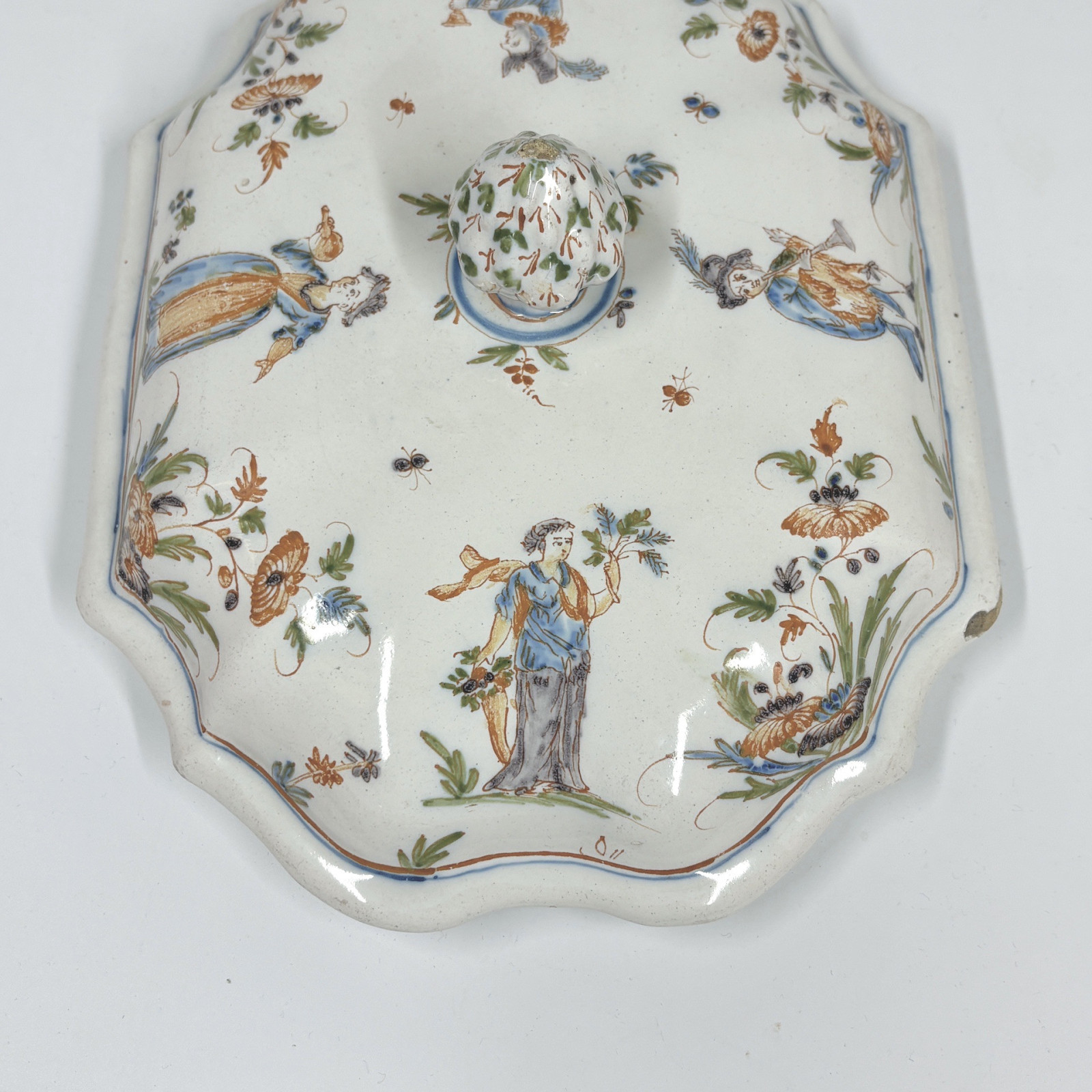 Terrine en faïence de Lyon - XVIIIe siècle