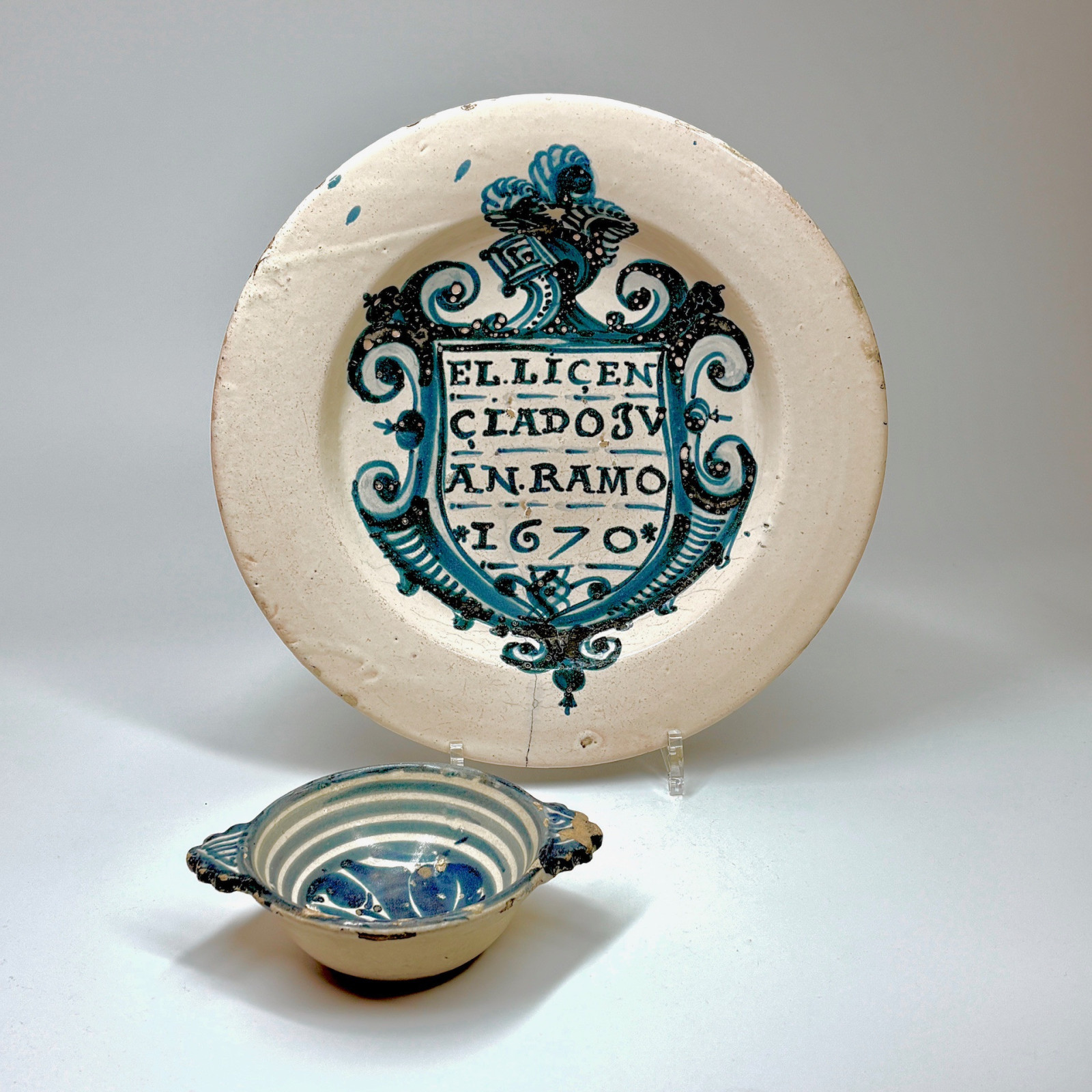 Un plat et une escudillas en faïence espagnole XVIe - XVIIe siècle - VENDU