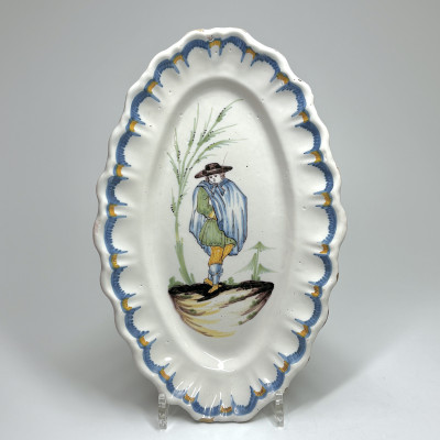 Oval Roanne faience platter - Eighteenth century