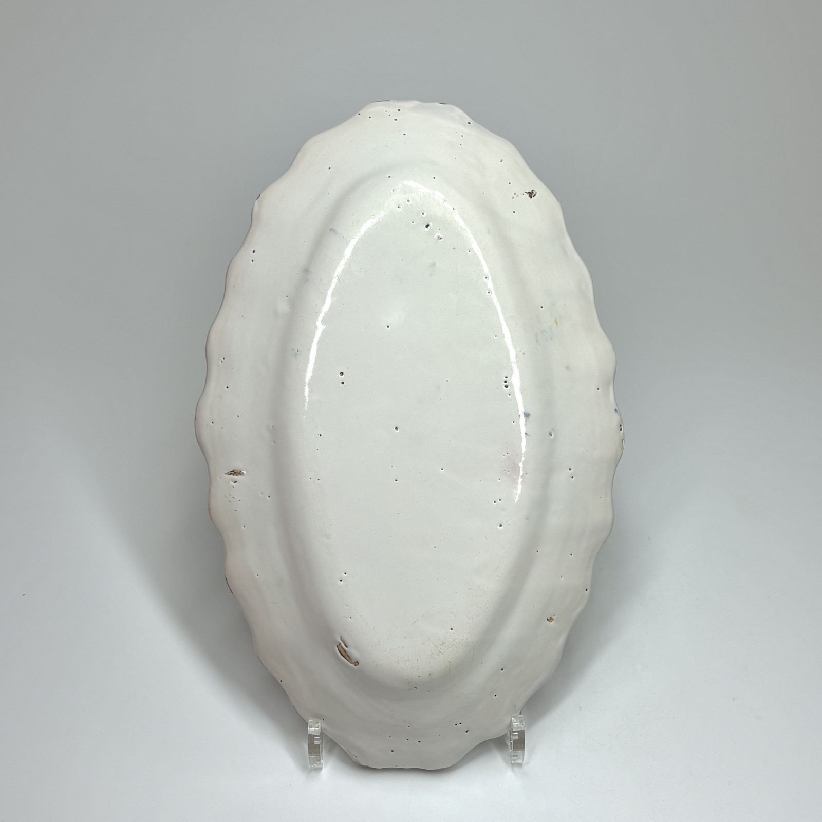 Plat ovale en faïence de Roanne - XVIIIe siècle