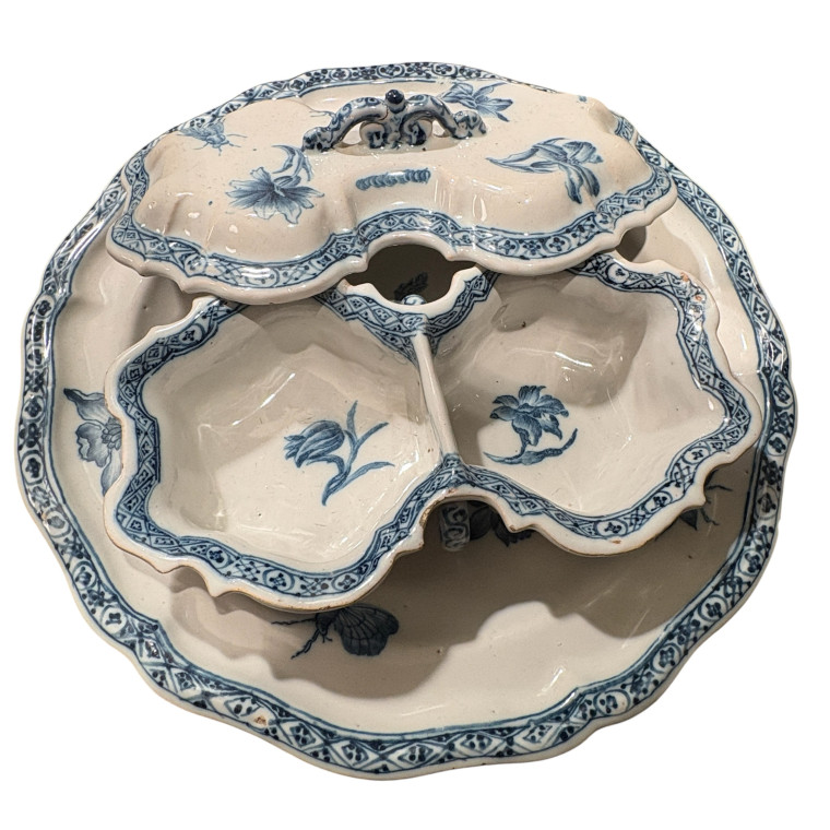 A Turin earthenware spice box and dish - Eighteenth century