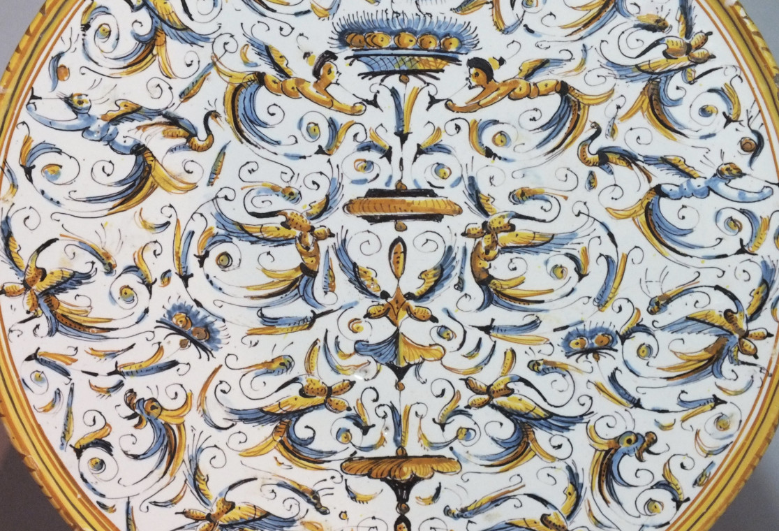 Italy - Rome - dish grotesque decor - seventeenth century