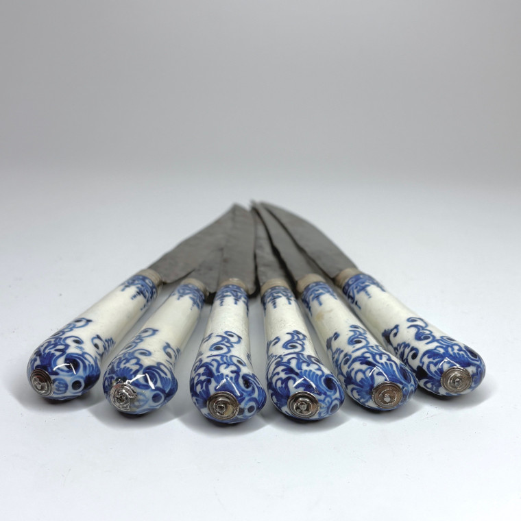 Set of Six Large Knives - Saint-Cloud Porcelain Handles - Eighteenth Century