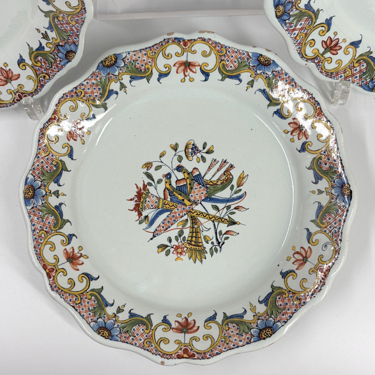 Four Rouen earthenware plates "with quiver" - Eighteenth century