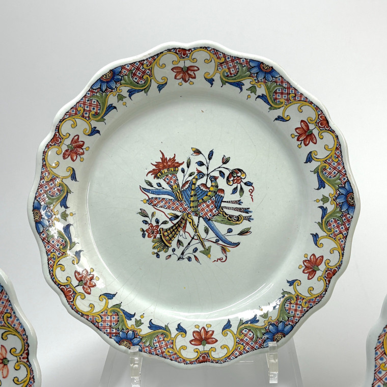 Four Rouen earthenware plates "with quiver" - Eighteenth century