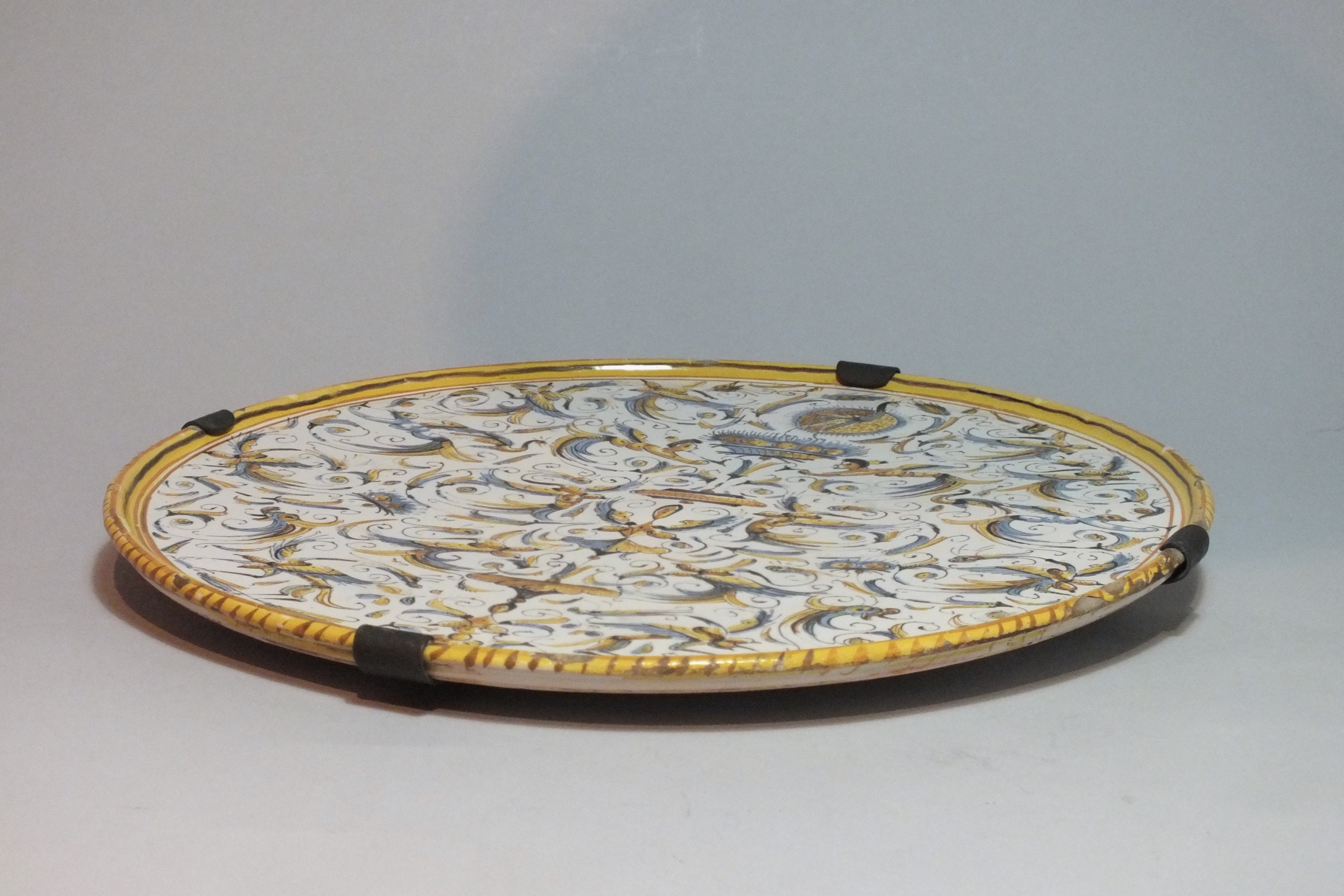 Italy - Rome - dish grotesque decor - seventeenth century