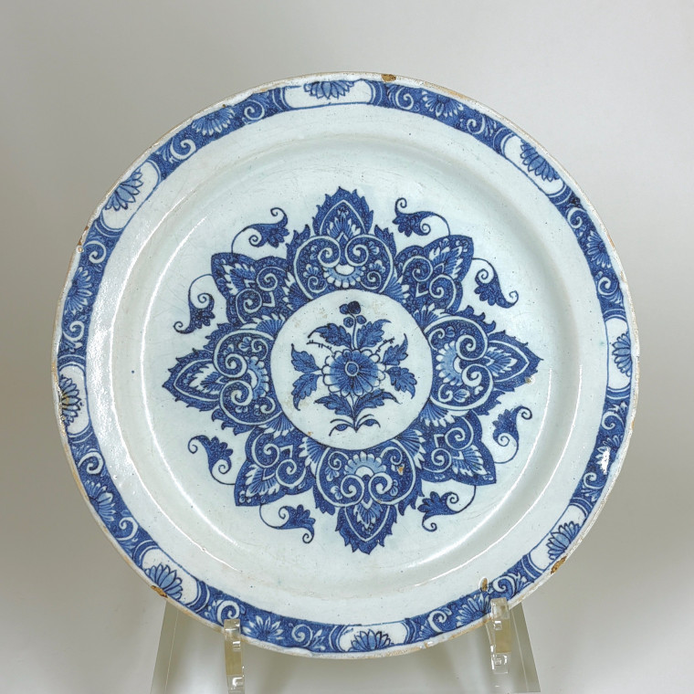 Two Lille faience plates - Early eighteenth century