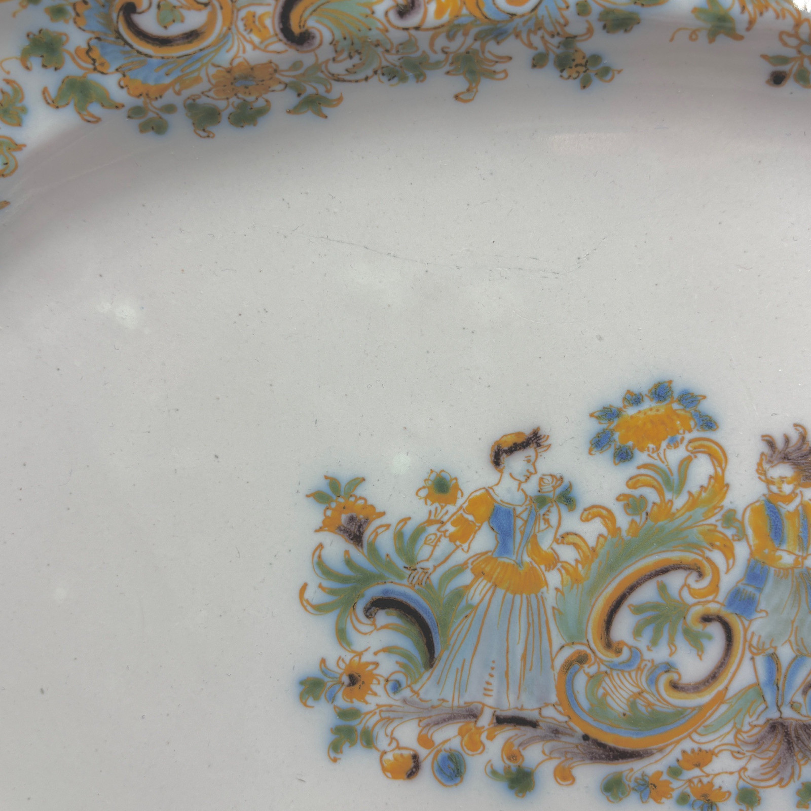 Plat ovale en faïence de Marseille - XVIIIe siècle