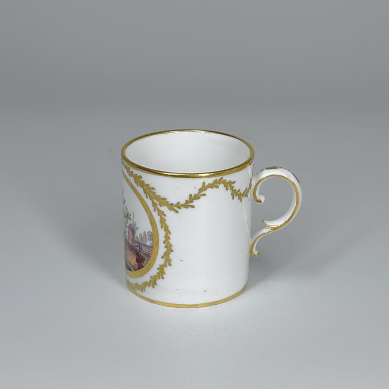 Tasse litron en porcelaine de Sèvres - XVIIIe siècle