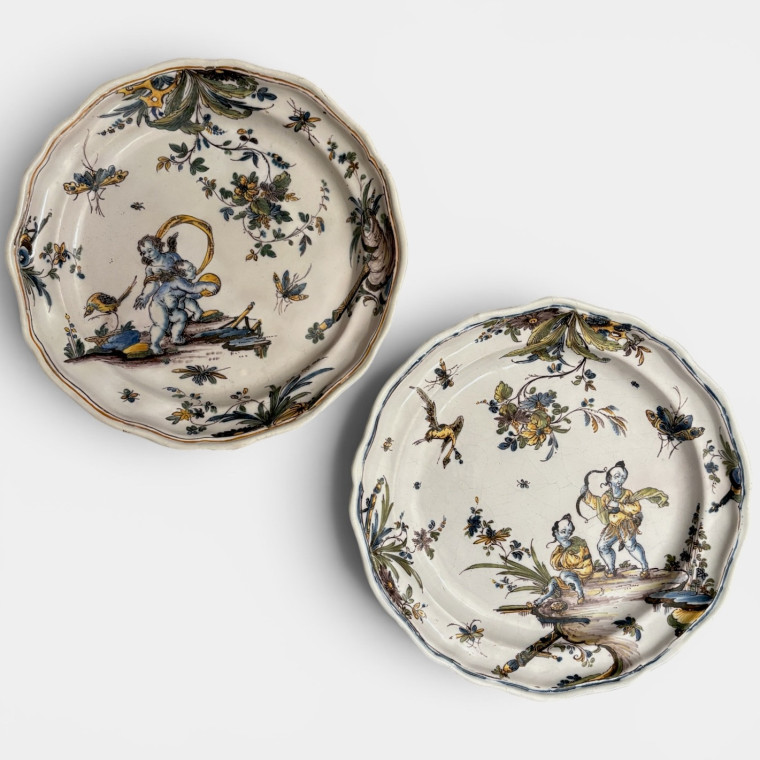 Paire de plats en faïence de Lyon - XVIIIe siècle - VENDU
