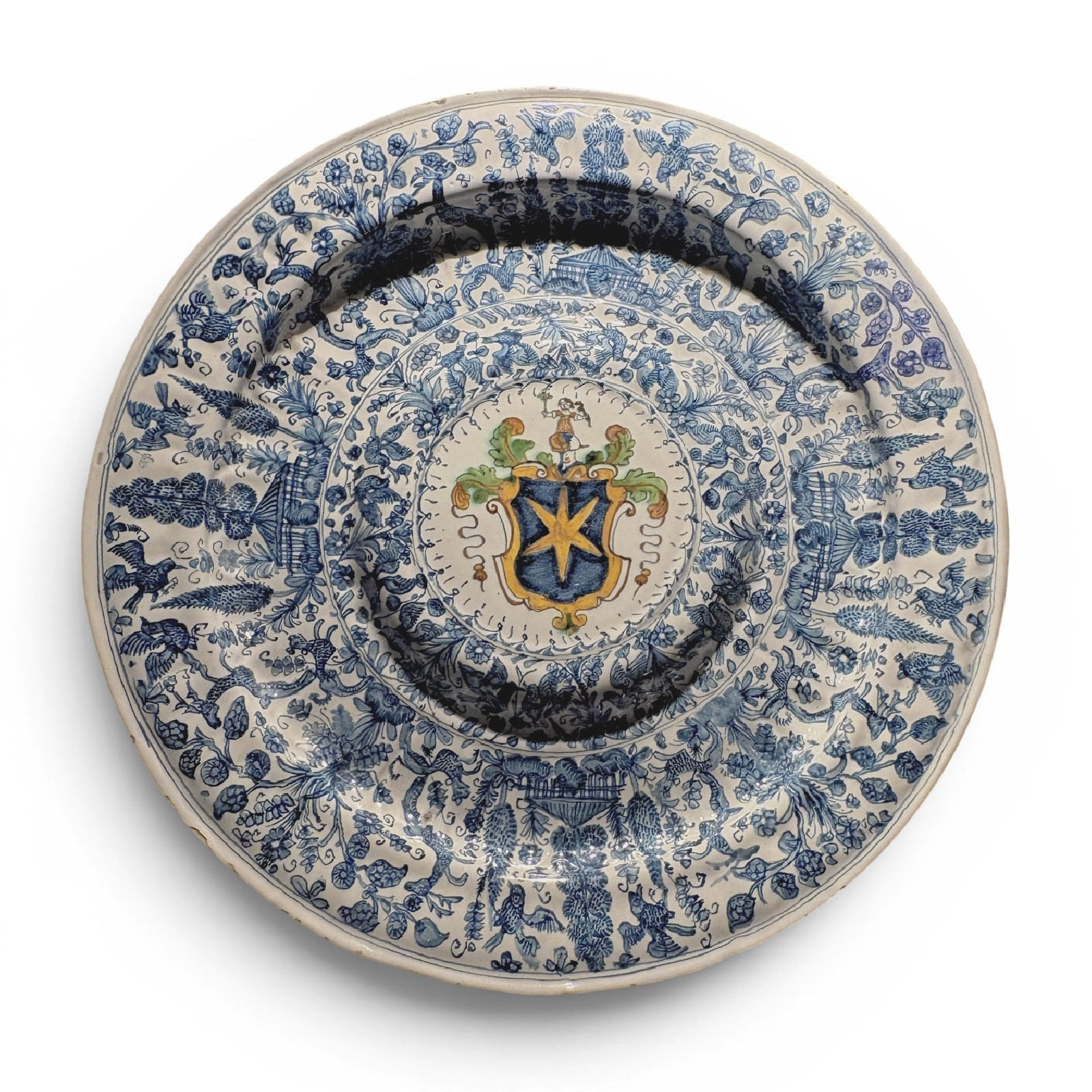 Grand plat à ombilic en faïence de Savone - XVIle siècle