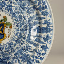 Grand plat à ombilic en faïence de Savone - XVIle siècle