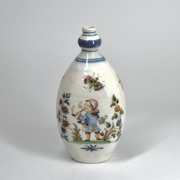 Bouteille en faïence de Lyon à décor de grotesques - XVIIIe siècle - VENDU