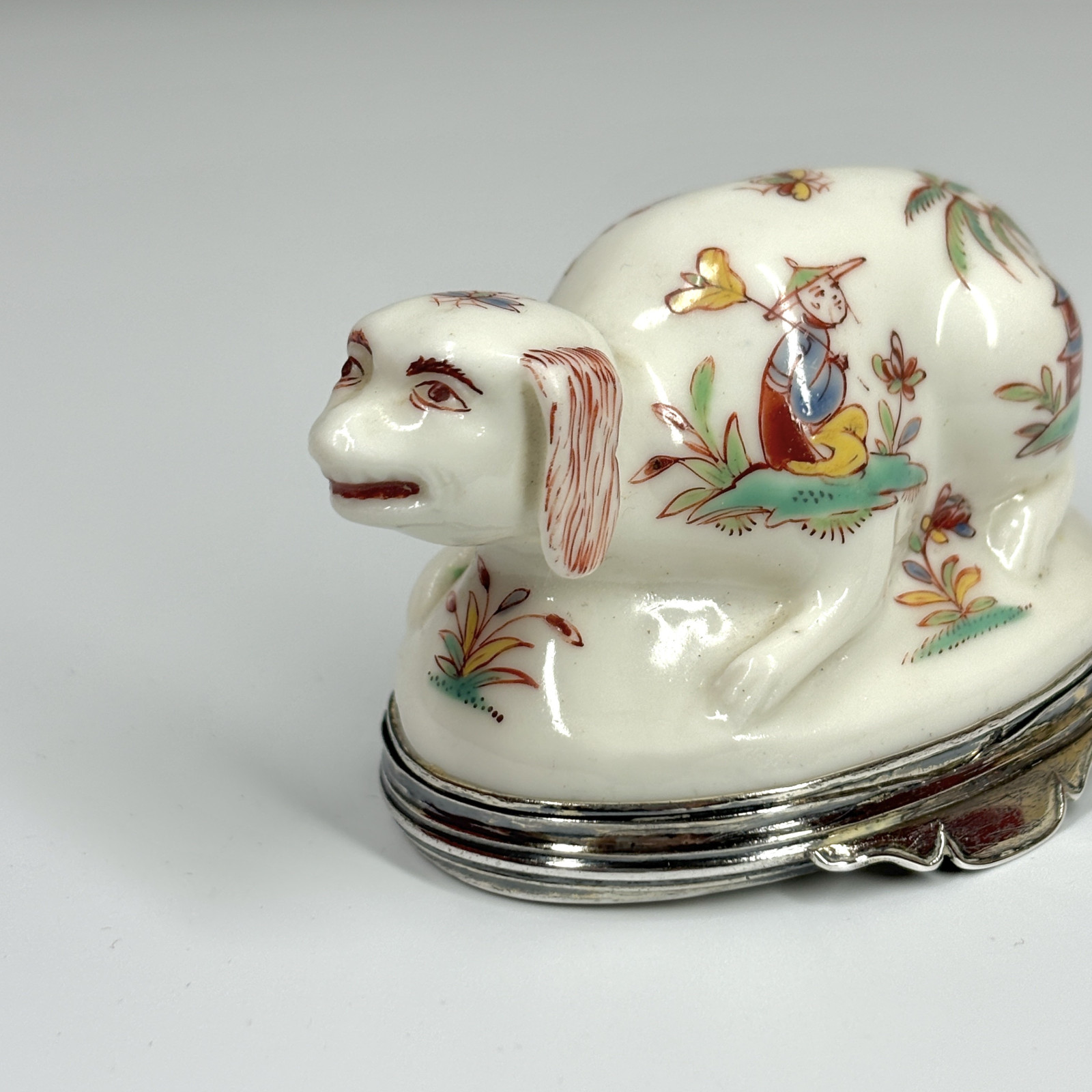 Tabatière en porcelaine de Saint-Cloud – XVIIIe siècle