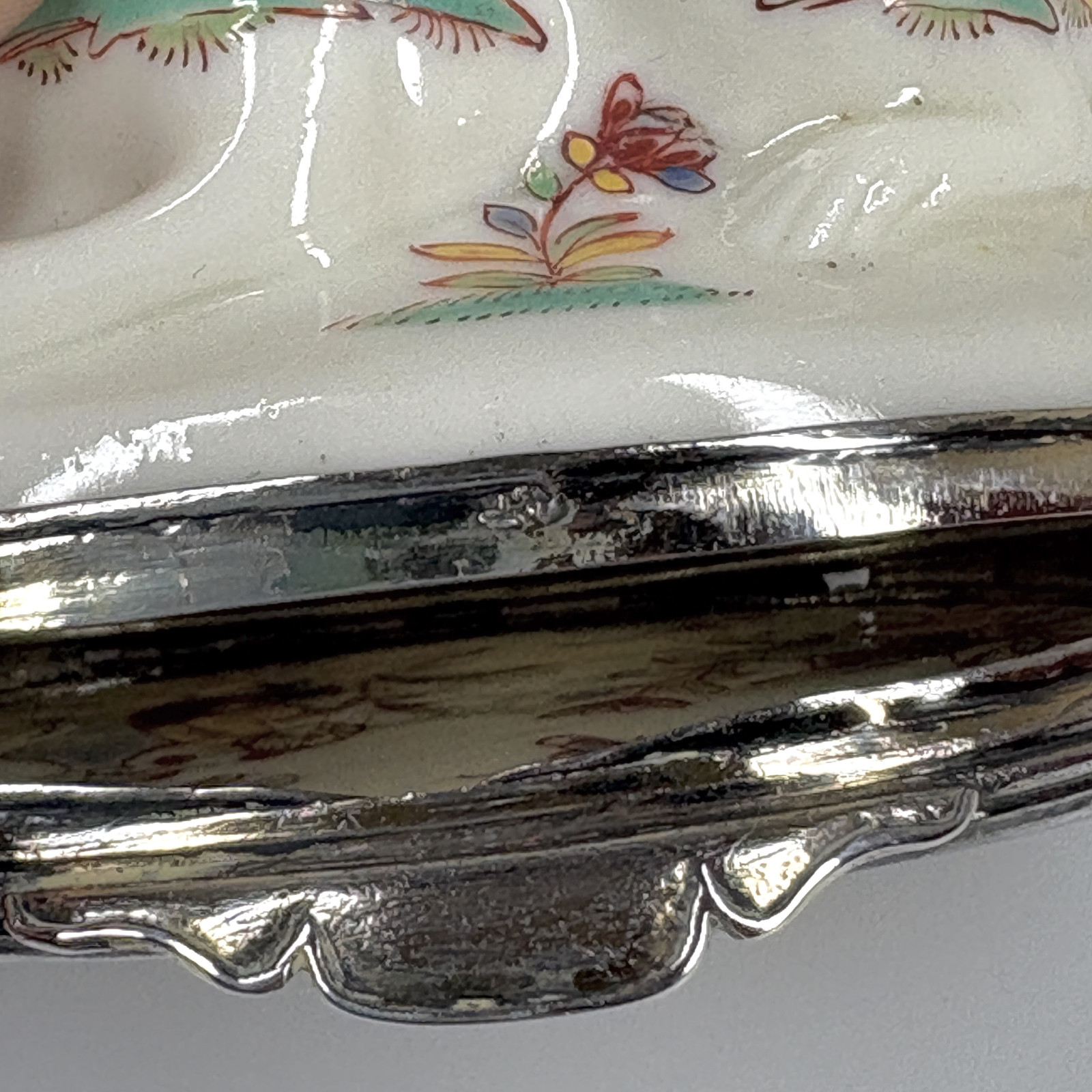 Tabatière en porcelaine de Saint-Cloud – XVIIIe siècle