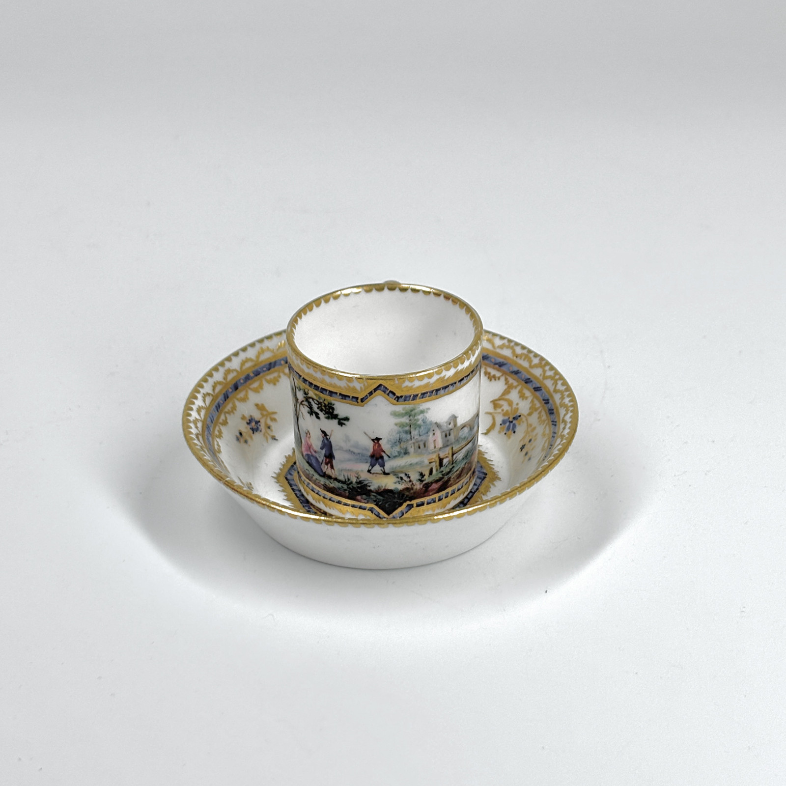 Petite tasse en porcelaine de Sèvres - XVIIIe siècle