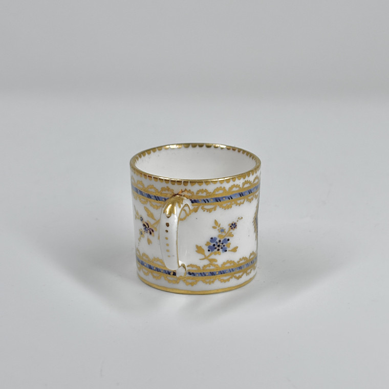 Petite tasse en porcelaine de Sèvres - XVIIIe siècle