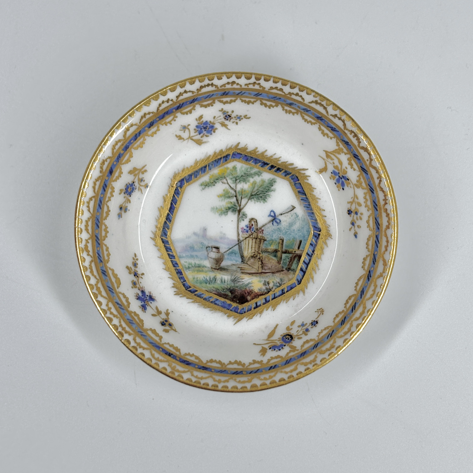 Petite tasse en porcelaine de Sèvres - XVIIIe siècle