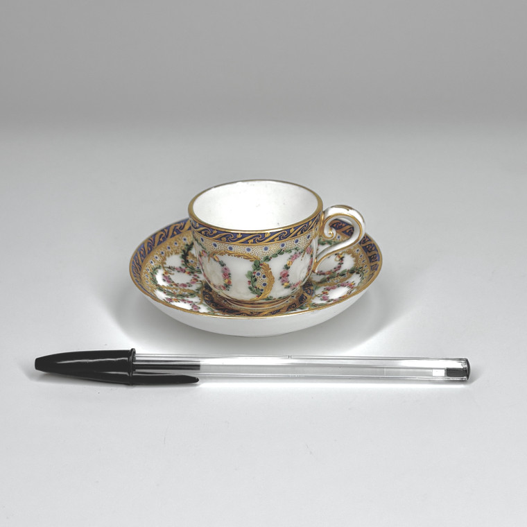 Gobelet Bouillard en porcelaine de Sèvres - XVIIIe siècle