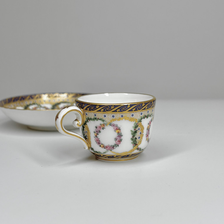 Gobelet Bouillard en porcelaine de Sèvres - XVIIIe siècle