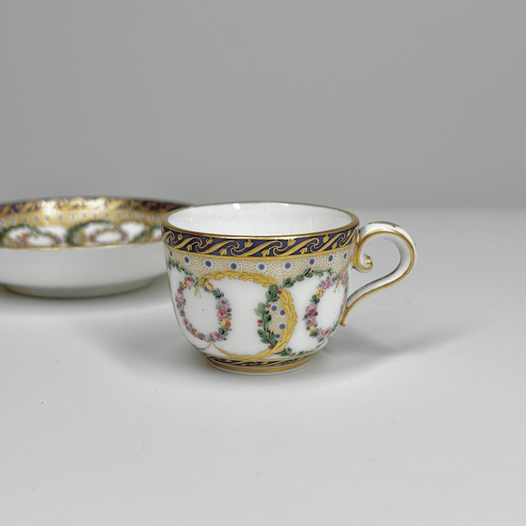 Gobelet Bouillard en porcelaine de Sèvres - XVIIIe siècle