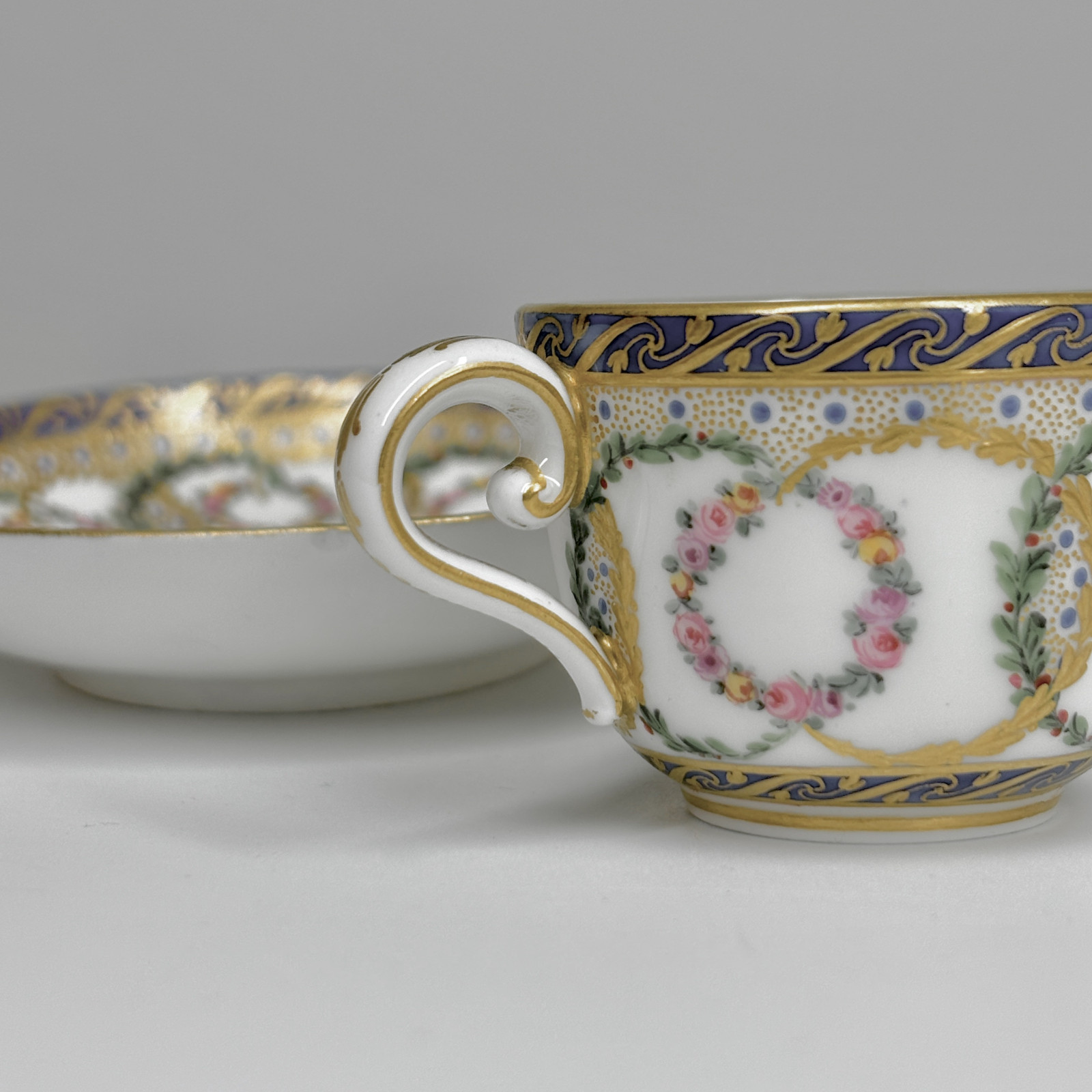 Gobelet Bouillard en porcelaine de Sèvres - XVIIIe siècle