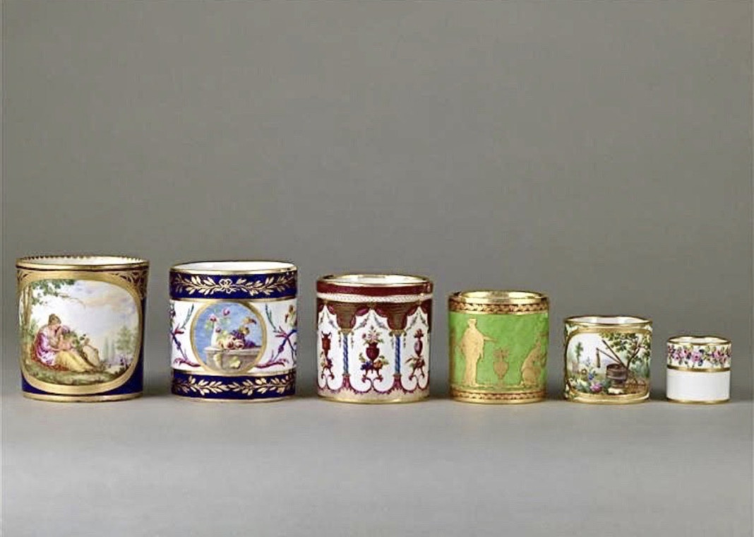 Petite tasse en porcelaine de Sèvres - XVIIIe siècle
