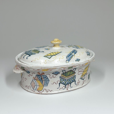 Rouen Faience Tureen with "*à l’échantillon*" Decoration – 18th Century